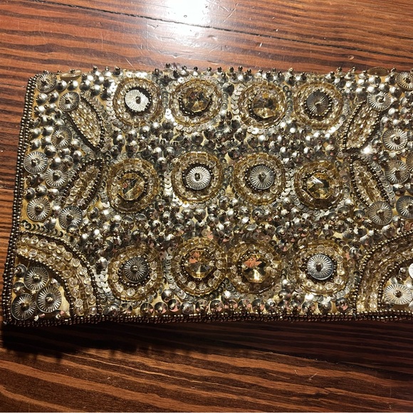 Beautiful beaded clutch - Picture 2 of 4